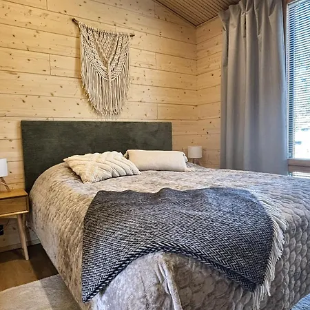 Peaceful With Hot Tub And Nature Views, Lakeside Ruka